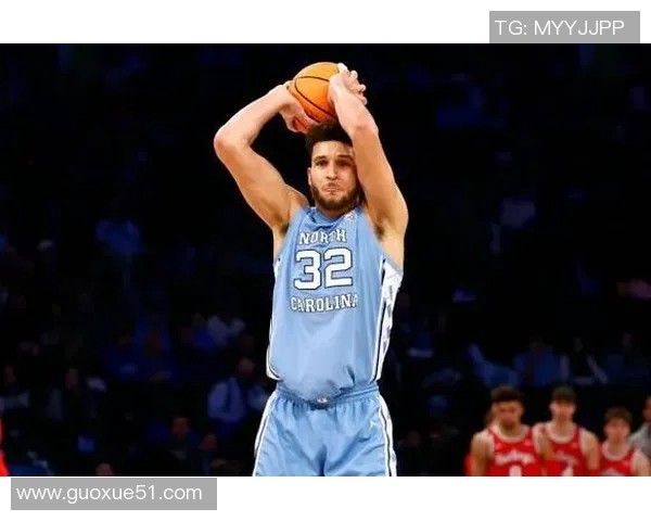 南斯表现起伏10投仅中2罚球稳健贡献11分并抢下5个前板与3次抢断