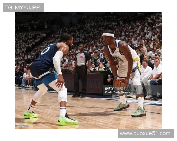 克尼佩尔赞爱德华兹三分球表现称其每场投10次实属惊人